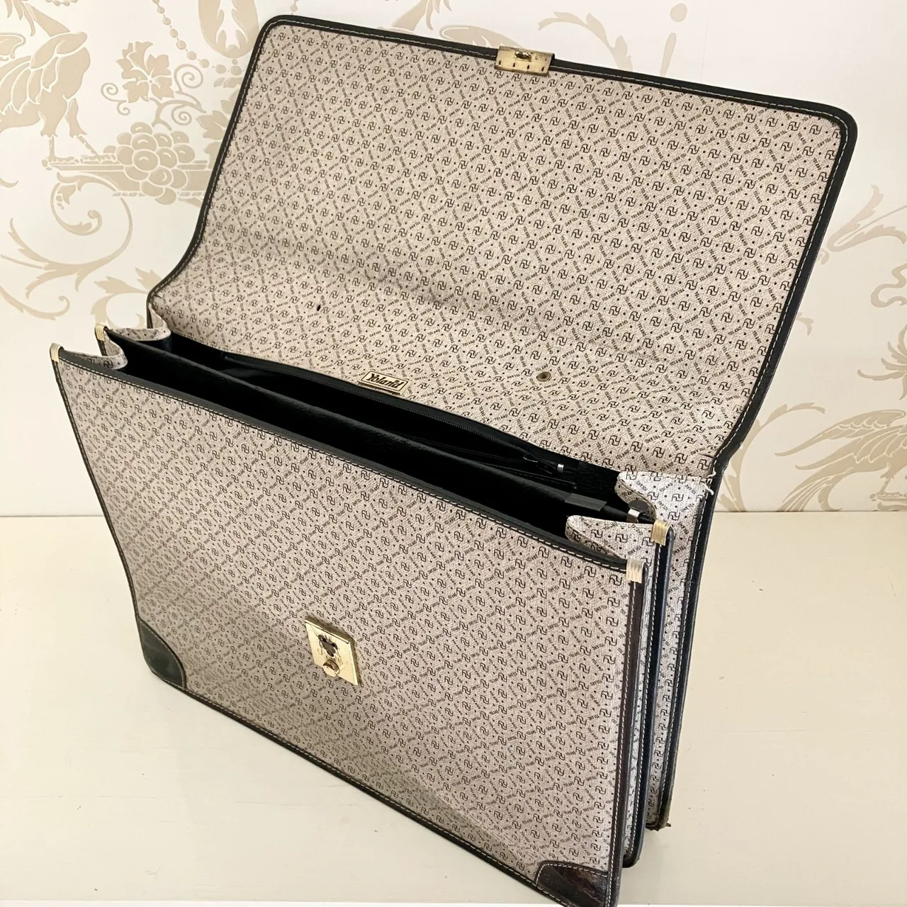 YOLAND Attache Case, Business Briefcase with distinctive Y branding — photo 6