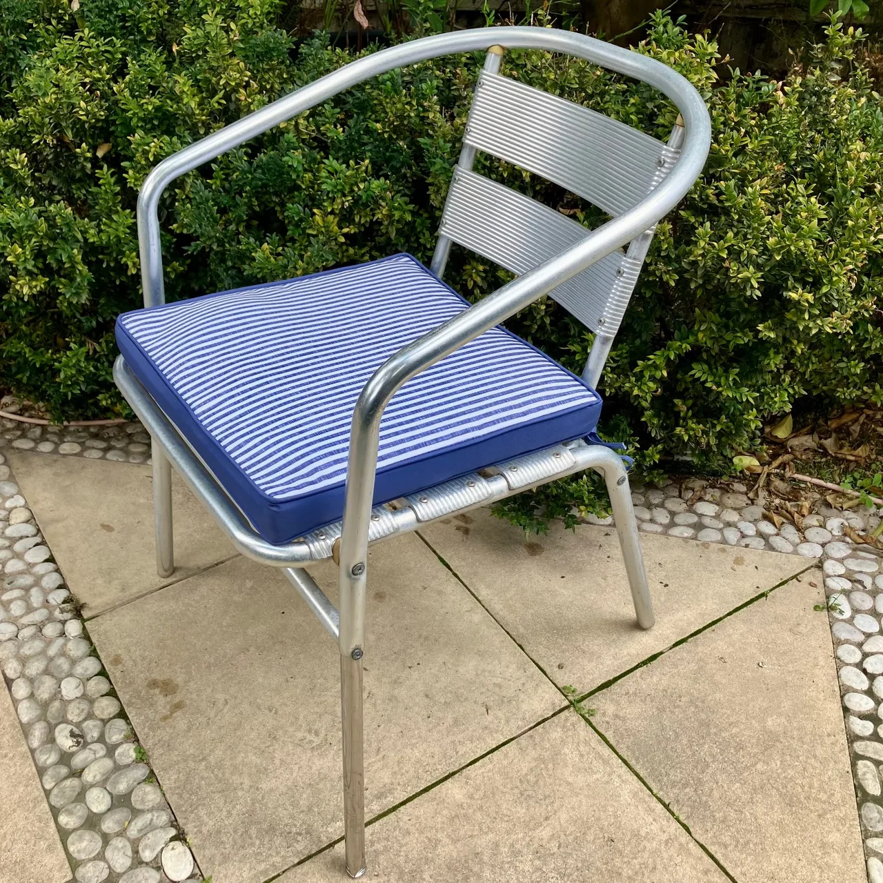 One Aluminum Outdoor Chair & Blue Stripe Cushion — photo 5
