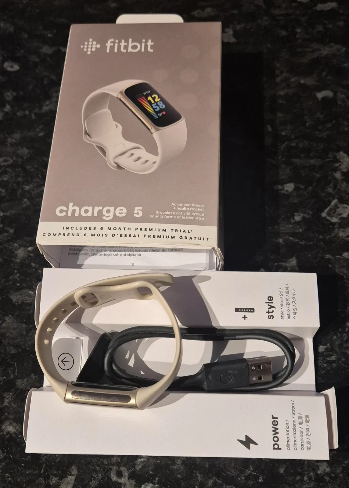 Fitbit Charge 5 smartwatch — photo 2