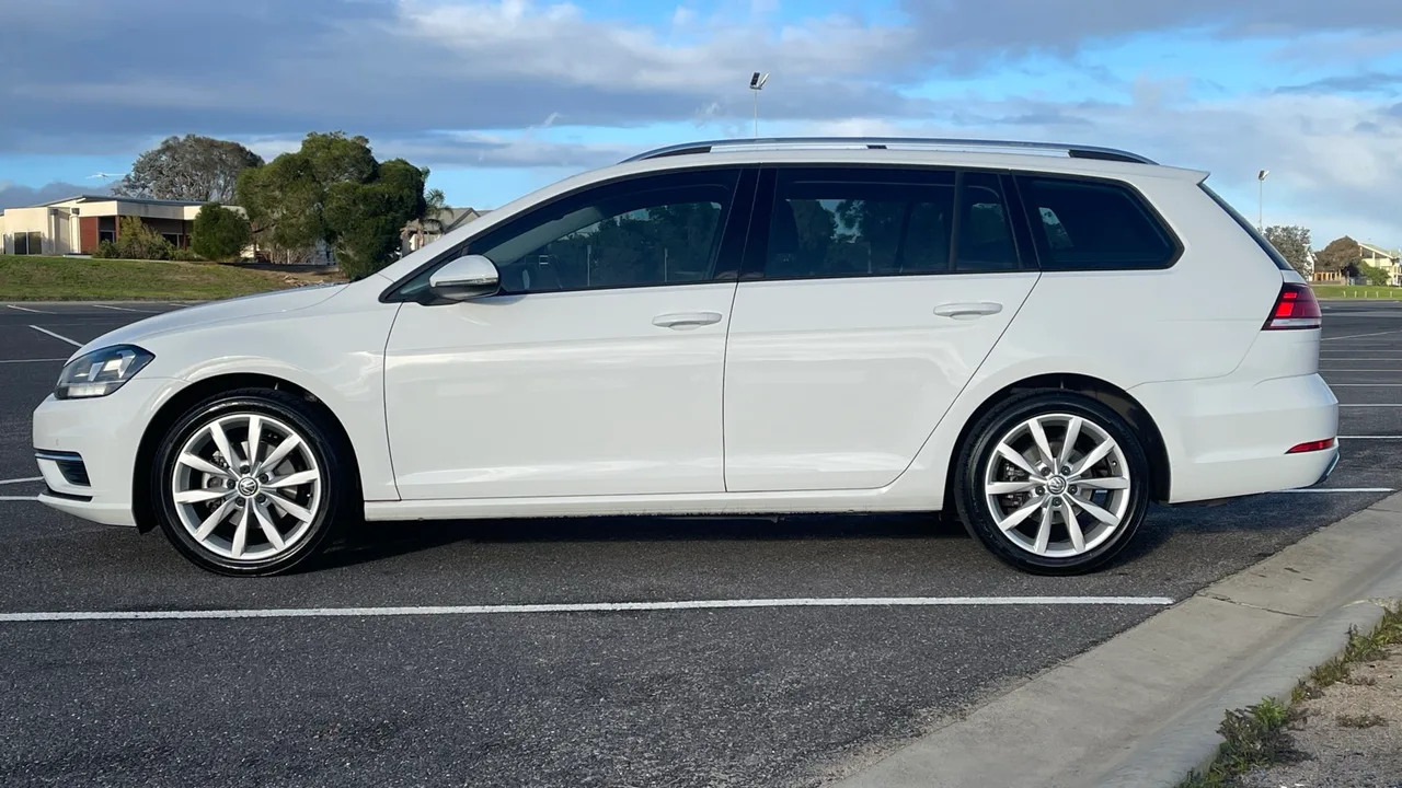 VW GOLF WAGON — photo 2