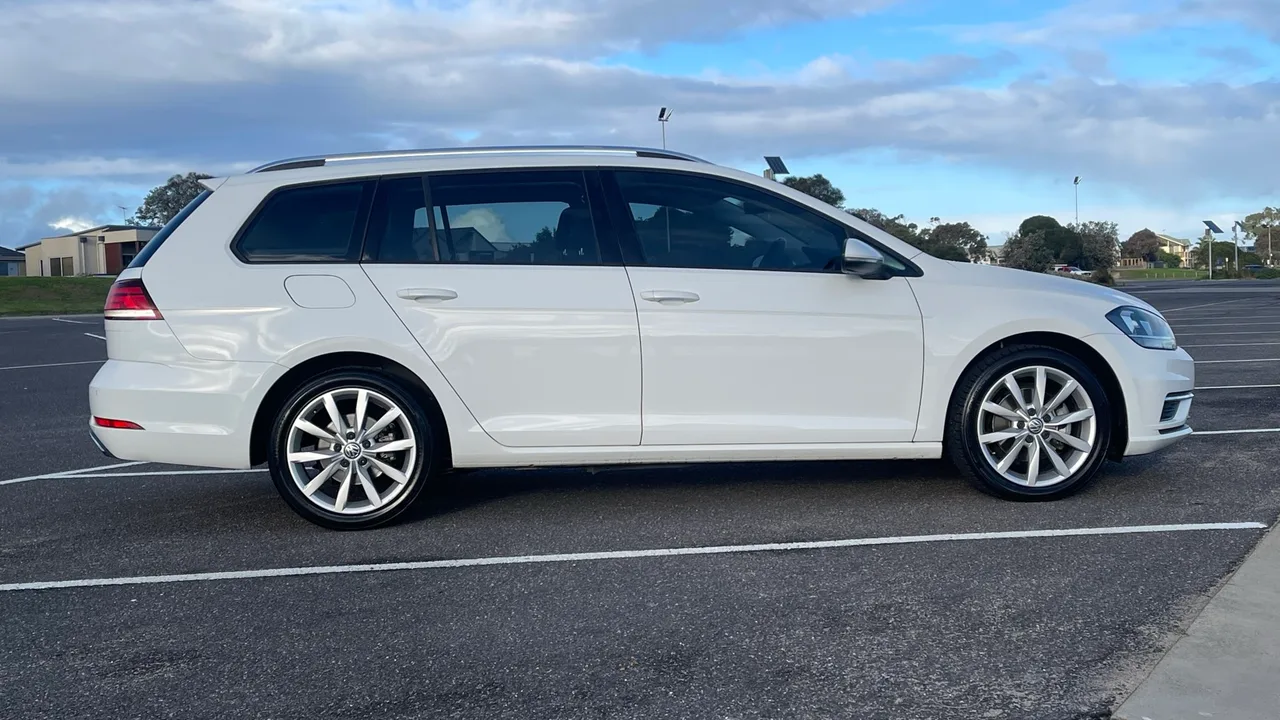 VW GOLF WAGON — photo 4