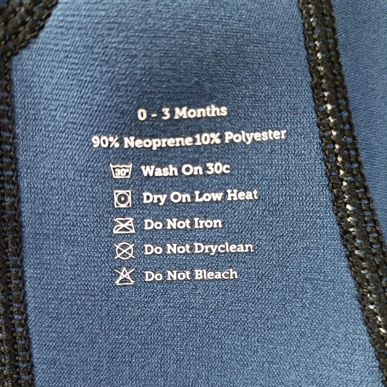 Aquajoy Warmsy reversible baby wetsuit blue/white Pineapple Print Size 0-3 Mths — photo 4