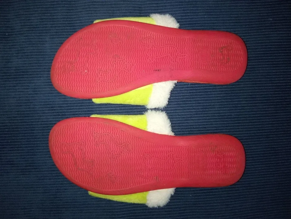 Peter Alexander The Grinch Slippers Fits Womans Size 7 — photo 4