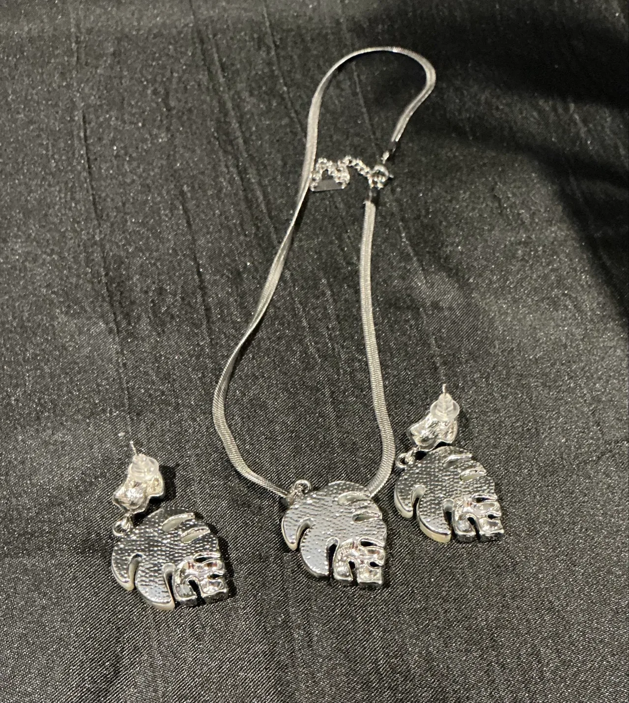 stainless steel earring and pendant set – photo 4