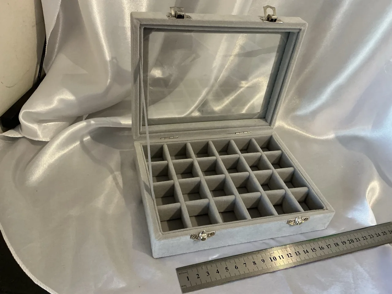 grey velvet jewellery box – photo 4