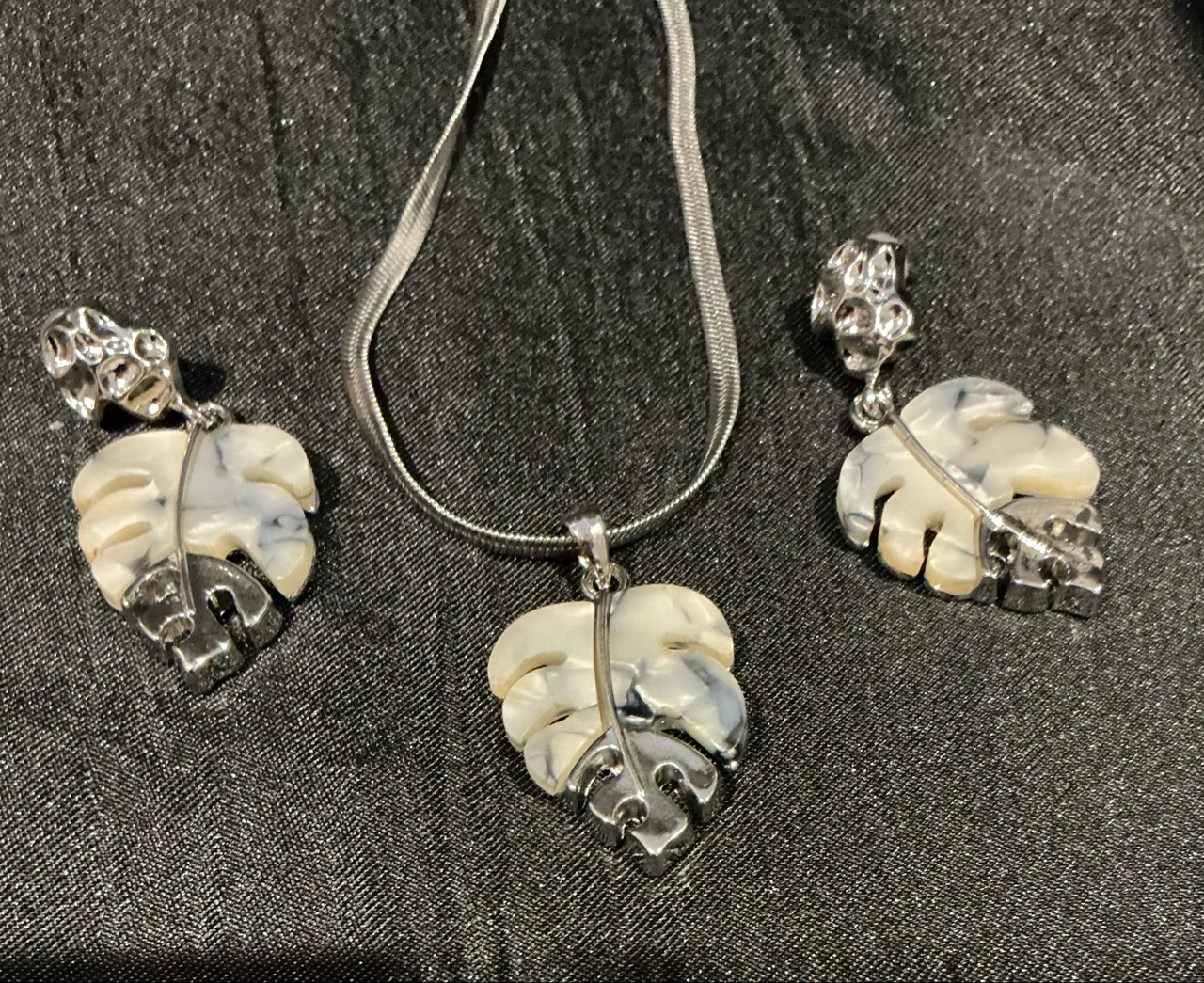 stainless steel earring and pendant set – photo 2