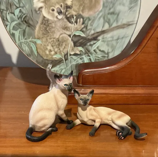 siamese cat pair figurines