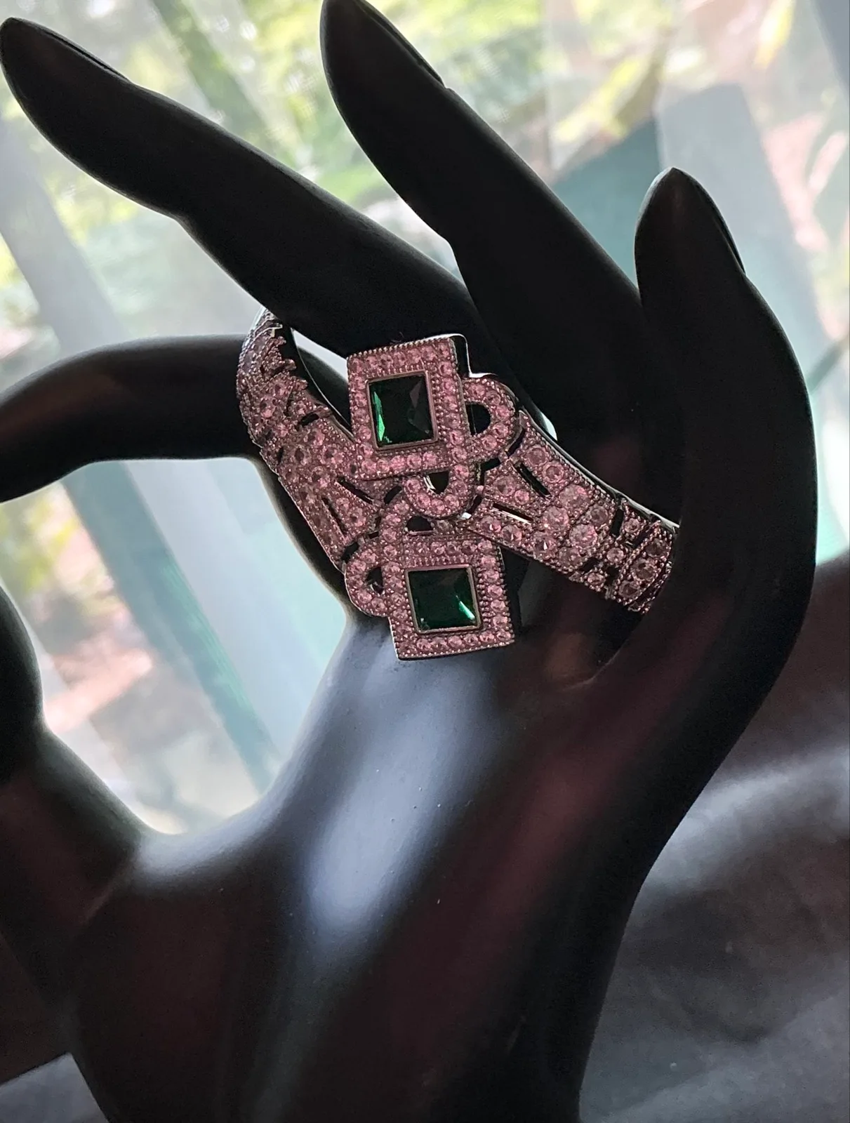 Elegant Silver Art Deco Style Bracelet with Green Gemstones – photo 3