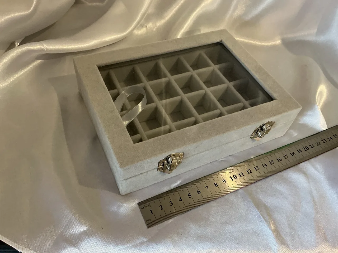 grey velvet jewellery box – photo 3