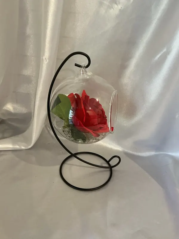 Red Rose artificial display