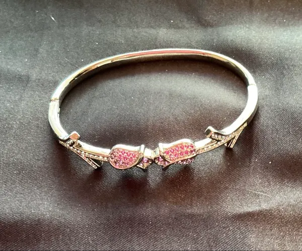 Elegant Silver Bracelet with Pink Crystal Roses