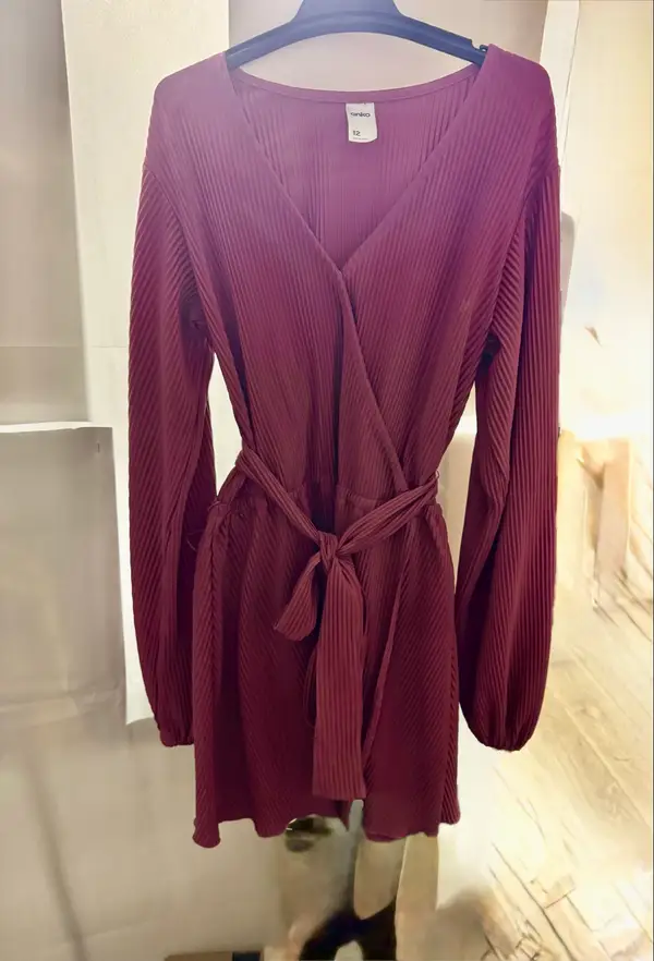 Dark Red tie waisted v neck dress