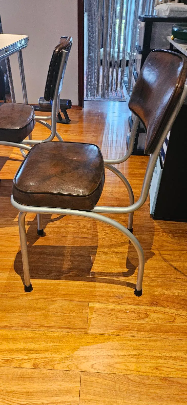 Vintage dining table and 4 chairs — photo 6