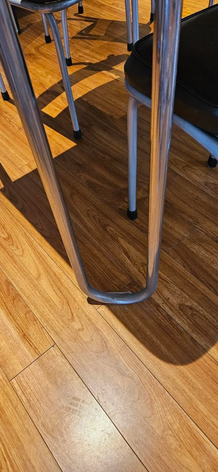 Vintage dining table and 4 chairs — photo 3