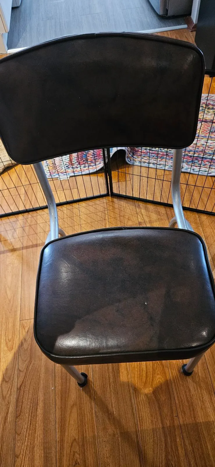 Vintage dining table and 4 chairs — photo 7