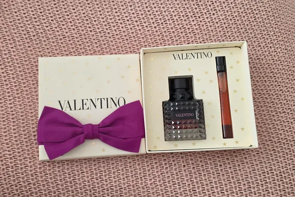 Brand new in box Valentino Donna born in Roma intense 50ml+10 mini
