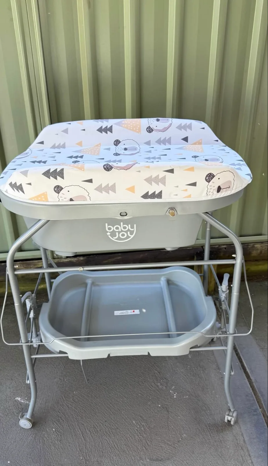 Baby changing table with bath tub unit — photo 2
