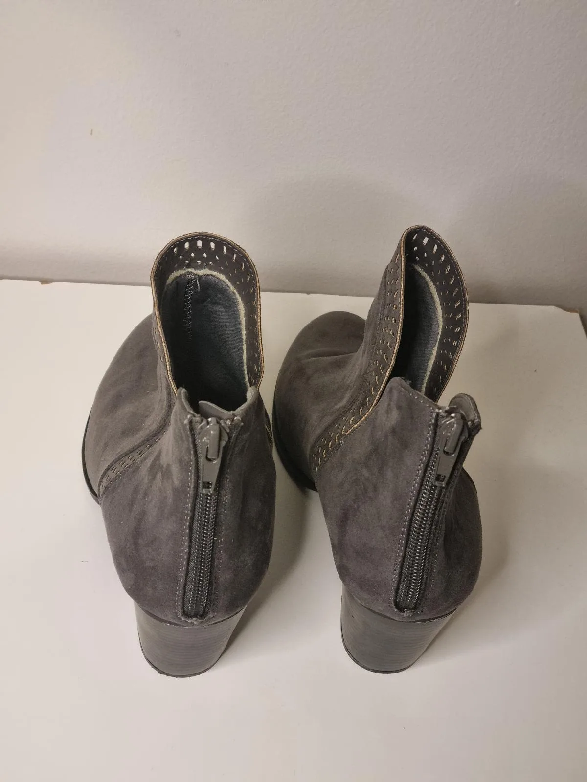 Charcoal grey cutout ankle boots – photo 3