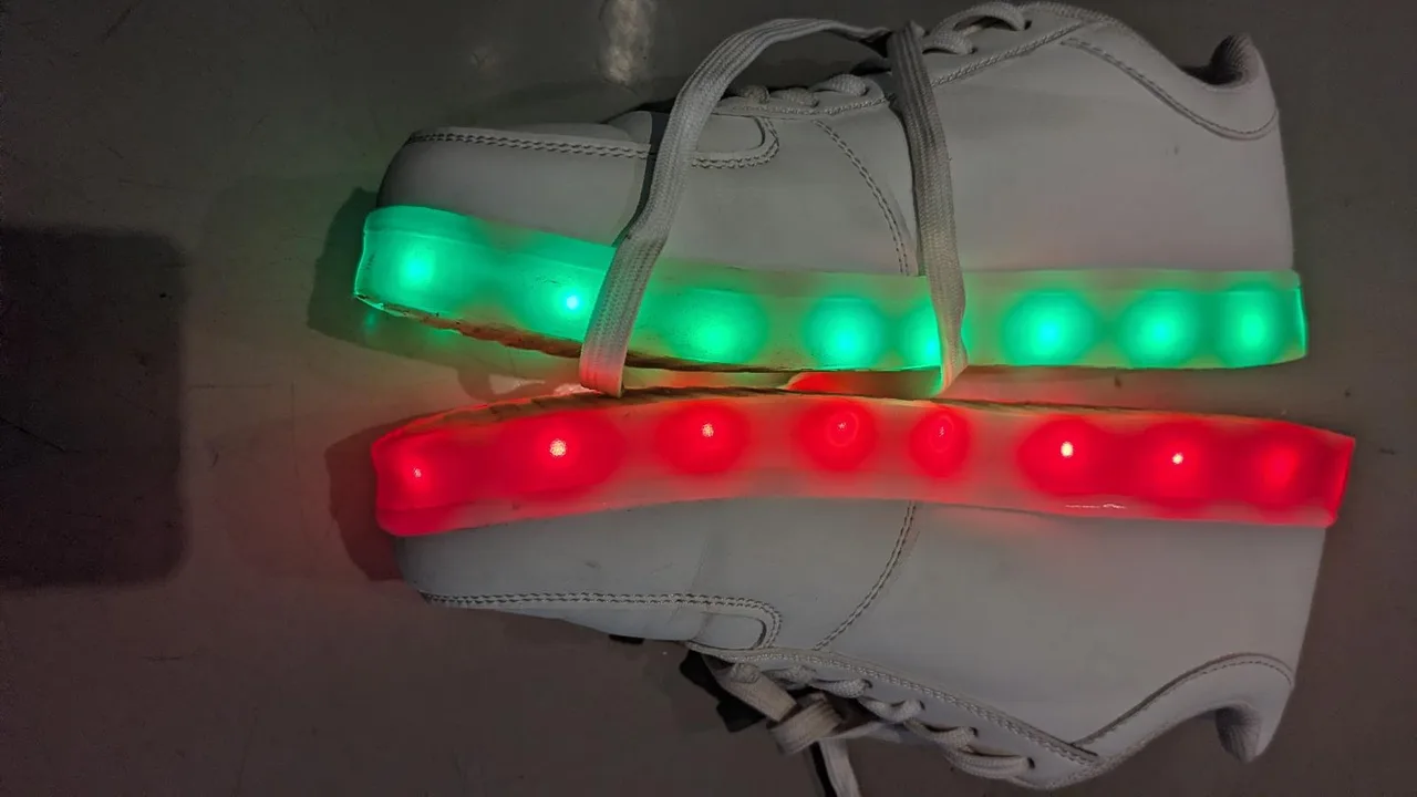White sneakers — photo 3