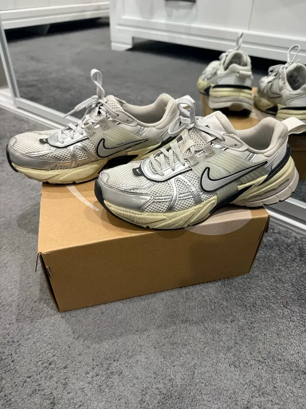 Nike V2K Run Sneakers Size 8