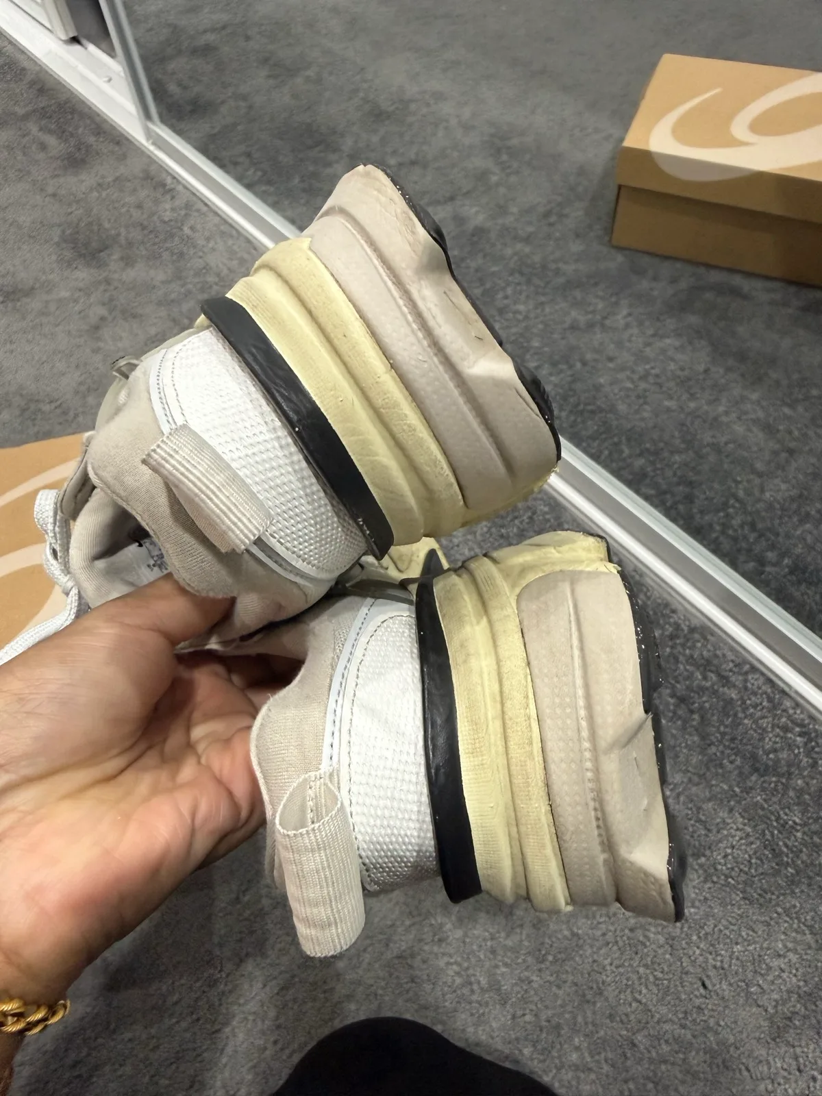 Nike V2K Run Sneakers Size 8 — photo 4