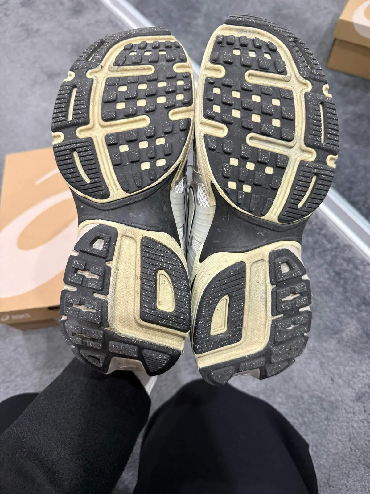 Nike V2K Run Sneakers Size 8 — photo 6