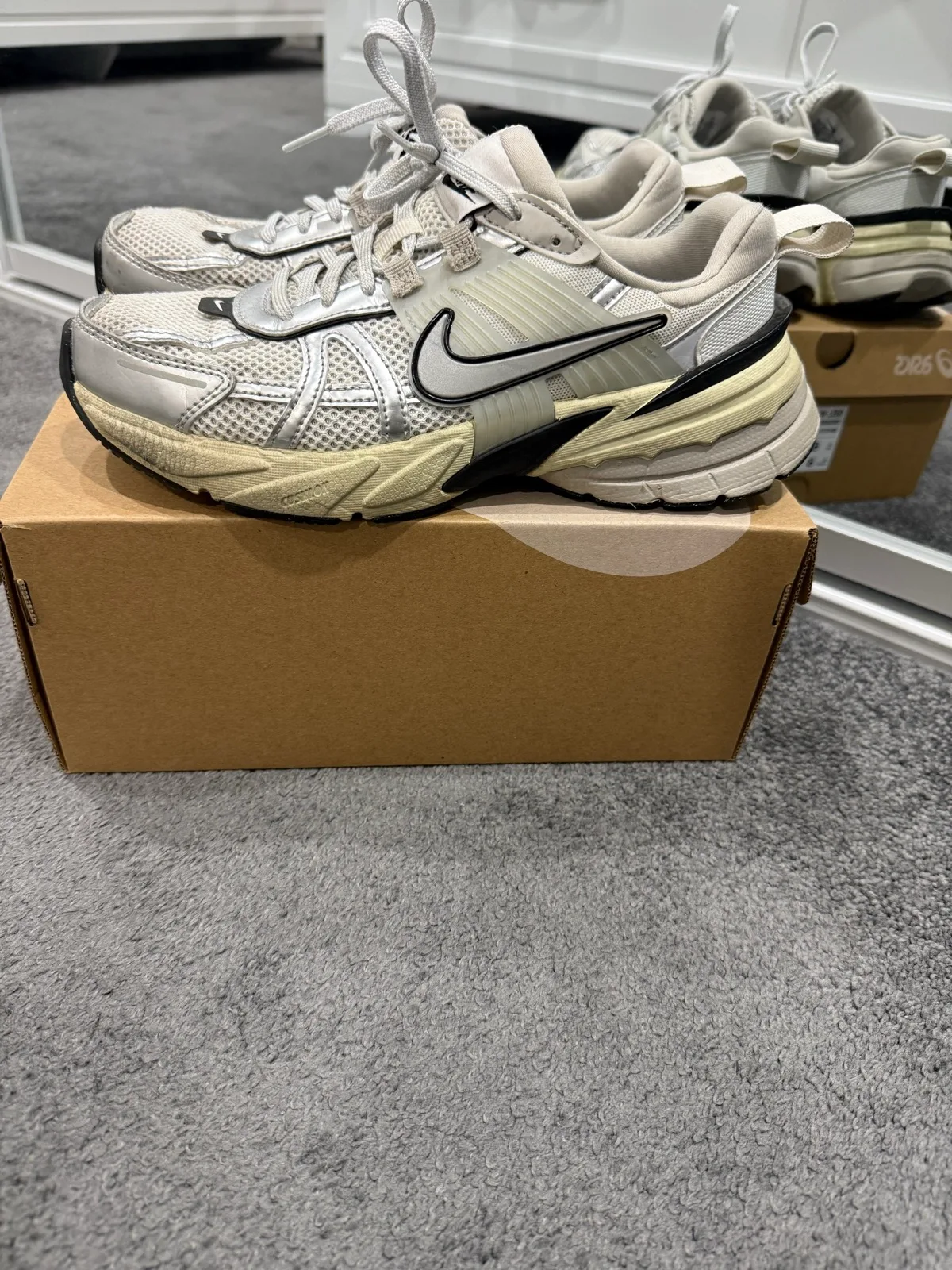 Nike V2K Run Sneakers Size 8 — photo 2