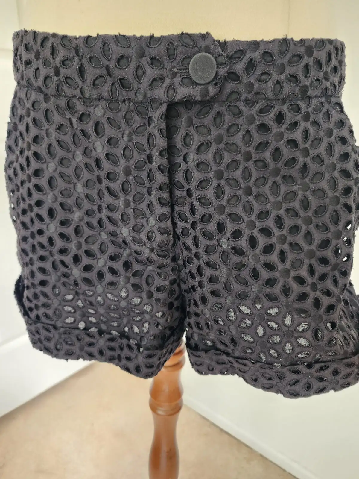 Zimmermann Black Broderie Shorts – Size 2 – photo 5