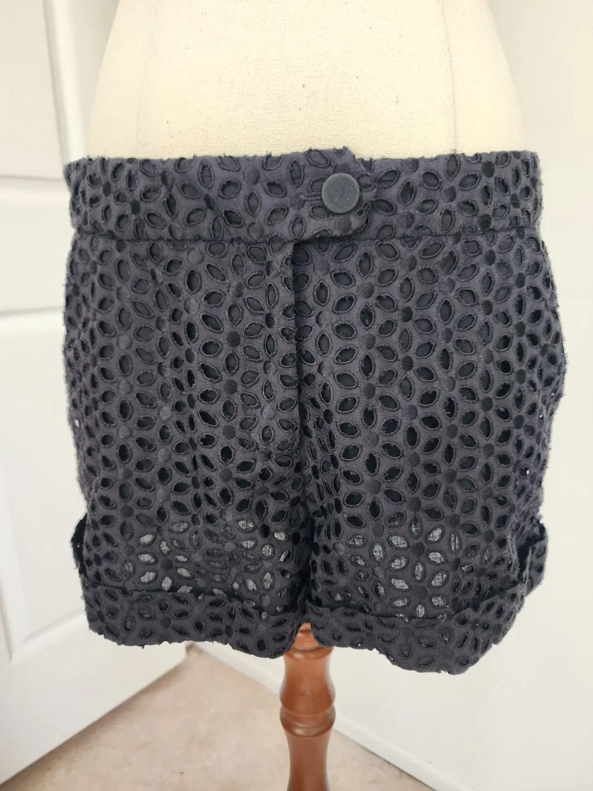 Zimmermann Black Broderie Shorts – Size 2 – photo 3