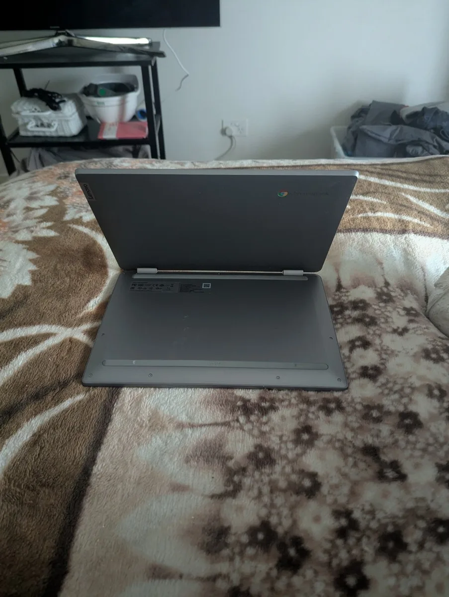Lenovo Chromebook laptop — photo 5