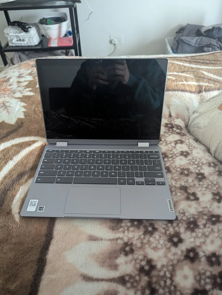 Lenovo Chromebook laptop — photo 2