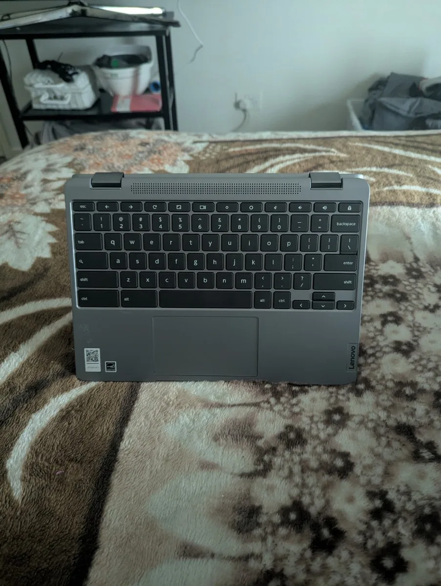 Lenovo Chromebook laptop — photo 4