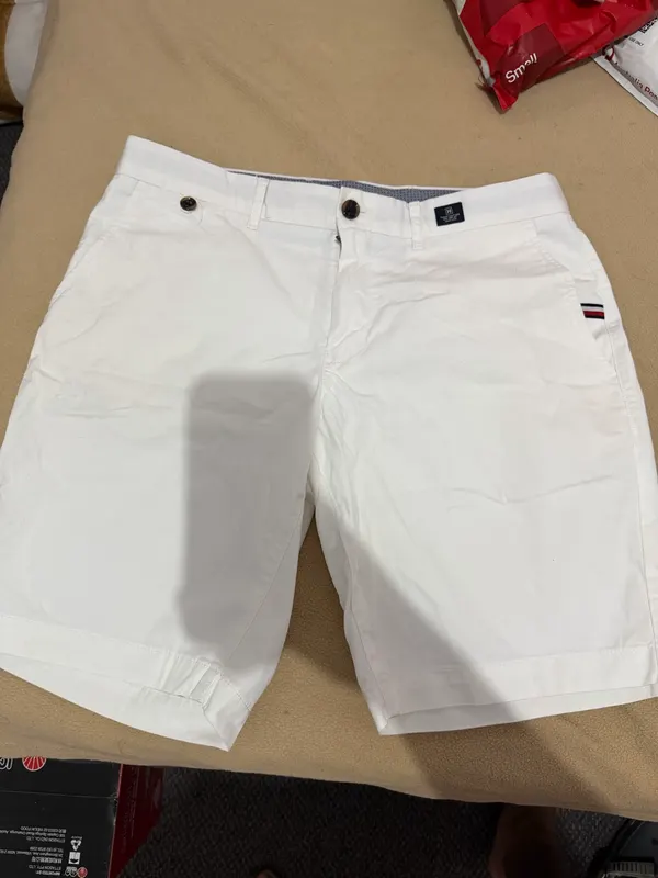 Short tommy white