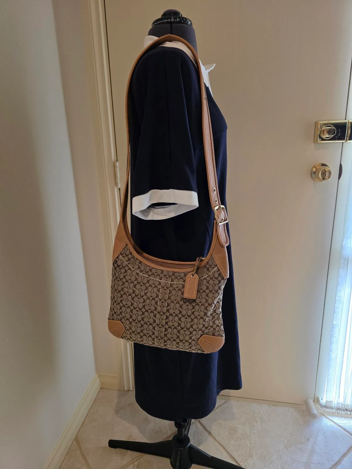 Vintage Coach Signature Canvas Hobo Shoulder Bag – photo 2