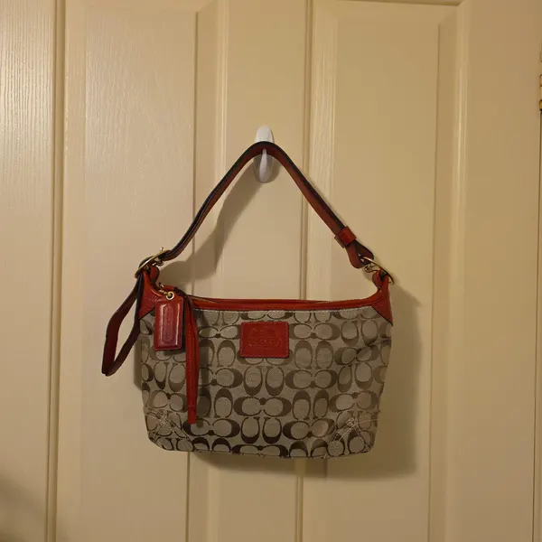 ✨ Vintage Coach Bleecker Signature East/West Shoulder Bag ✨