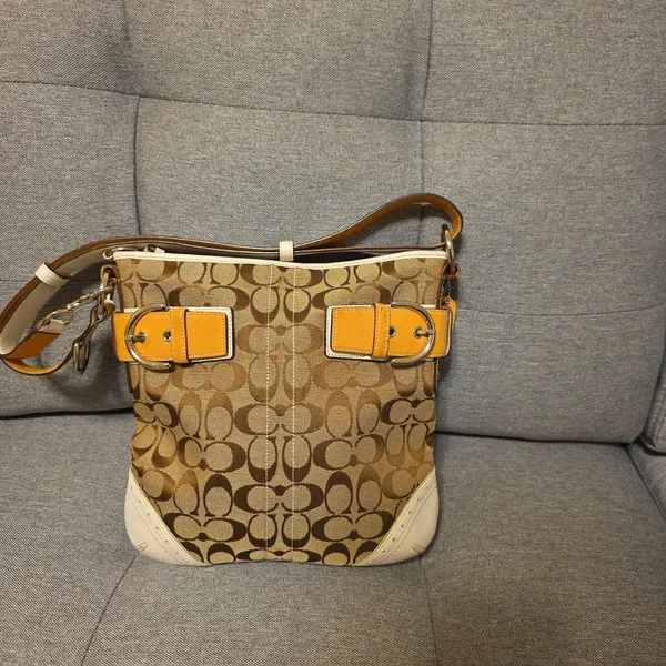 ✨ Vintage Y2K Coach Soho Shoulder Bag ✨