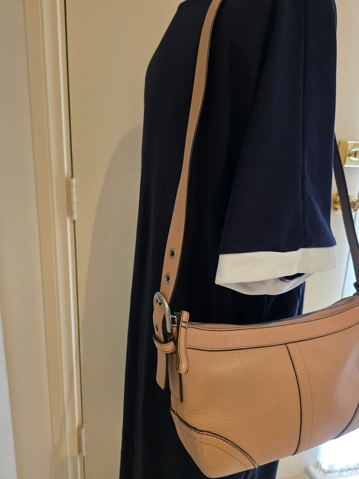 EXCELLENT CONDITION Vintage Coach Madison East/West Convertible Hobo Bag – photo 4