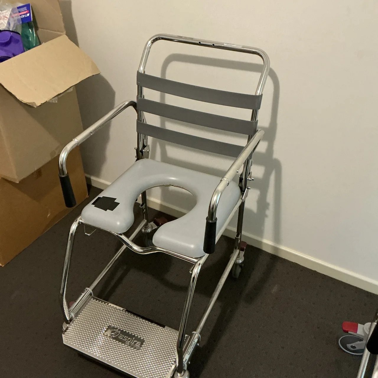 Camode chair - Slightly used – photo 2