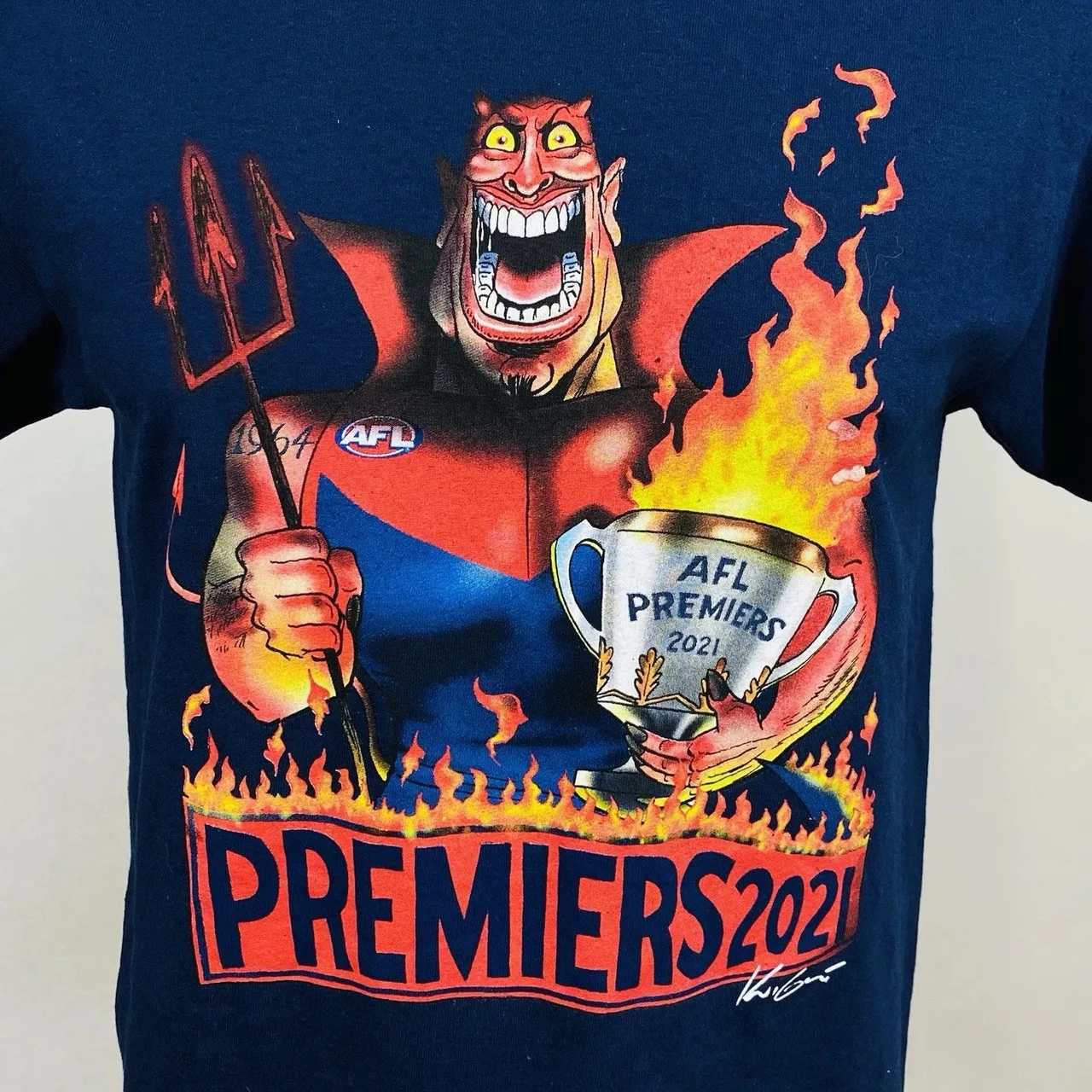 Melbourne Demons AFL Premiers 2021 T Shirt Mens Medium Navy Kevin Kahan Graphic — photo 5