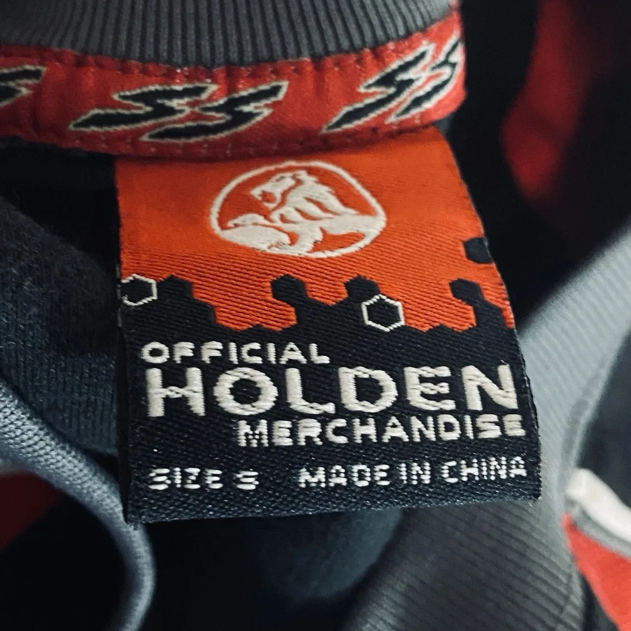 Holden Commodore SS V8 Mens Small Graphic T Shirt Black Red V8 Supercars Promo — photo 4