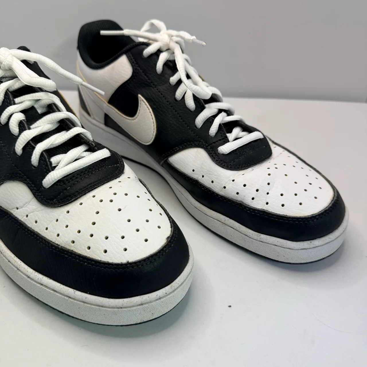Nike Court Vision Low Sneakers Mens US 10 Black White Leather Casual Shoes — photo 6