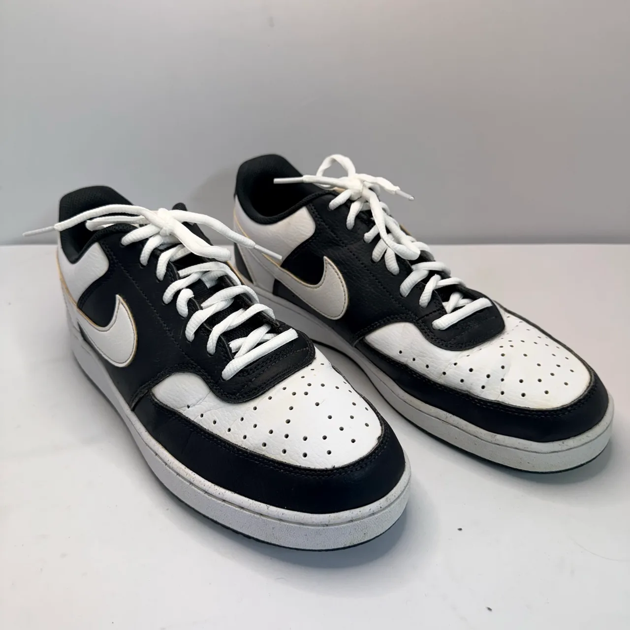 Nike Court Vision Low Sneakers Mens US 10 Black White Leather Casual Shoes — photo 3