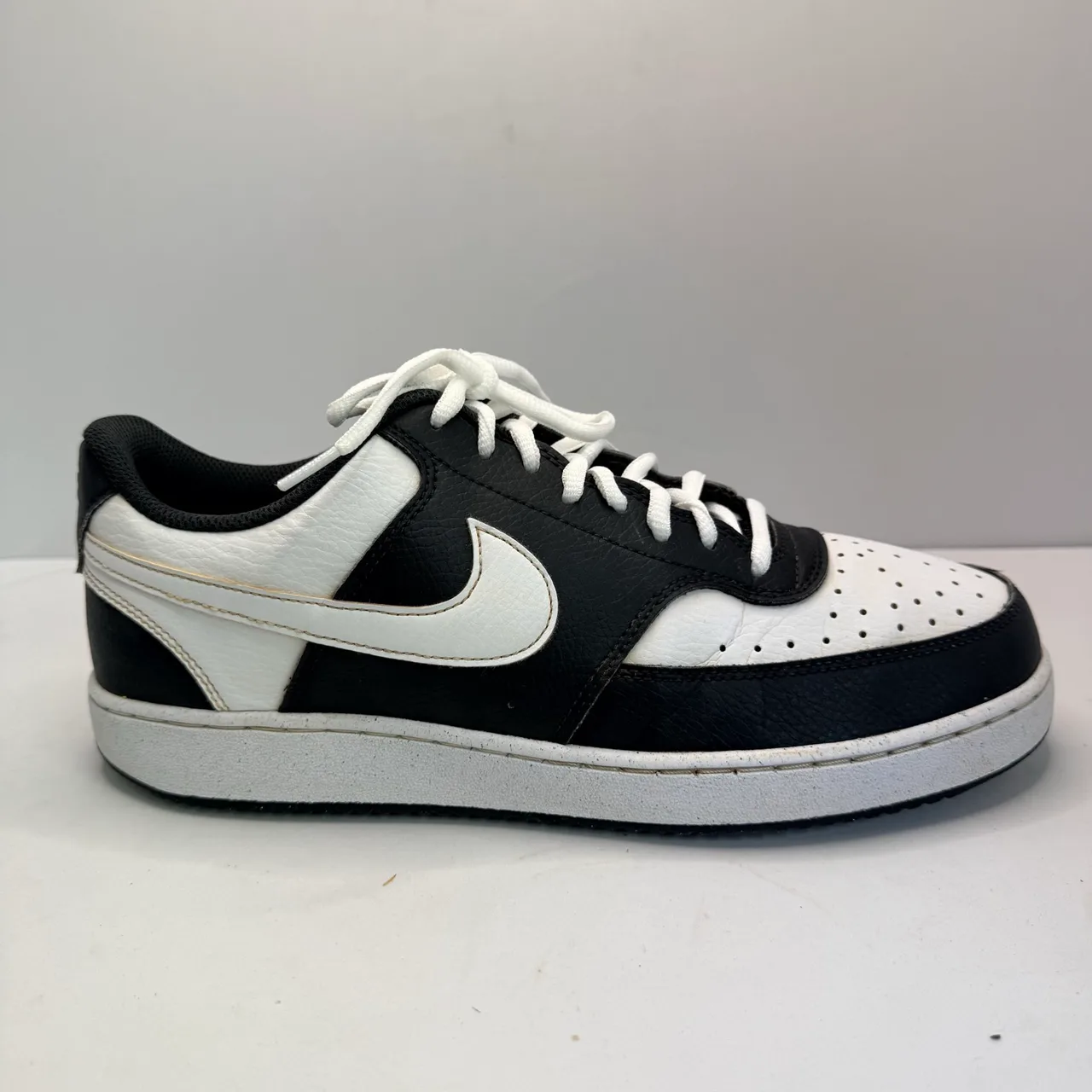 Nike Court Vision Low Sneakers Mens US 10 Black White Leather Casual Shoes — photo 5
