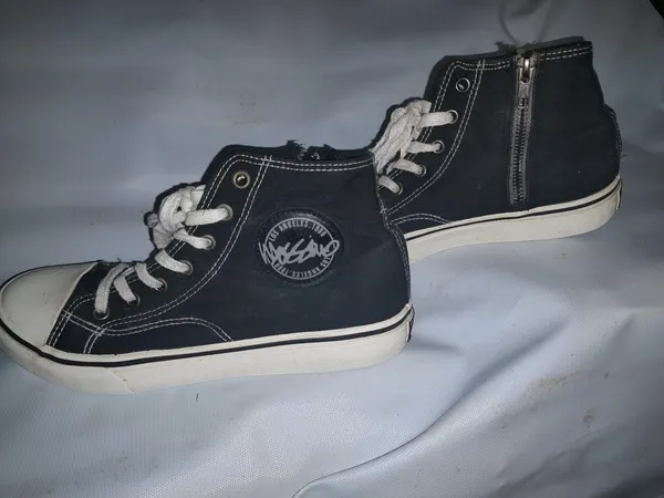 Mossimo zip side hitops
