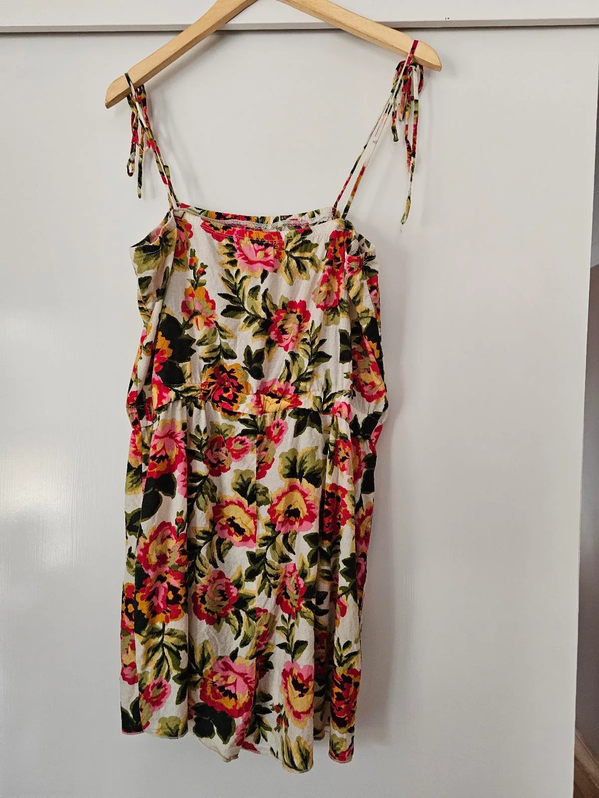 Floral camisole playsuit (or romper) from the brand Valleygirl. Size 10. — photo 3