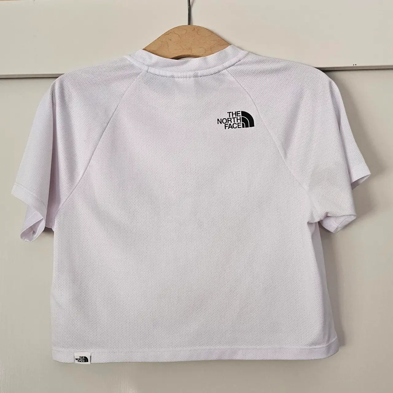 The North Face White Mesh Cropped Active T-Shirt. XS – photo 3