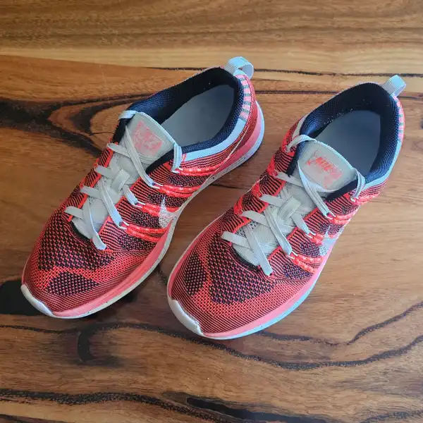 NIKE Flyknit One+ "Bright Crimson" Size 8