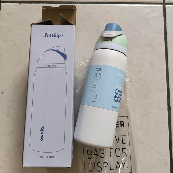 Owala 30oz freesip tumbler brand new