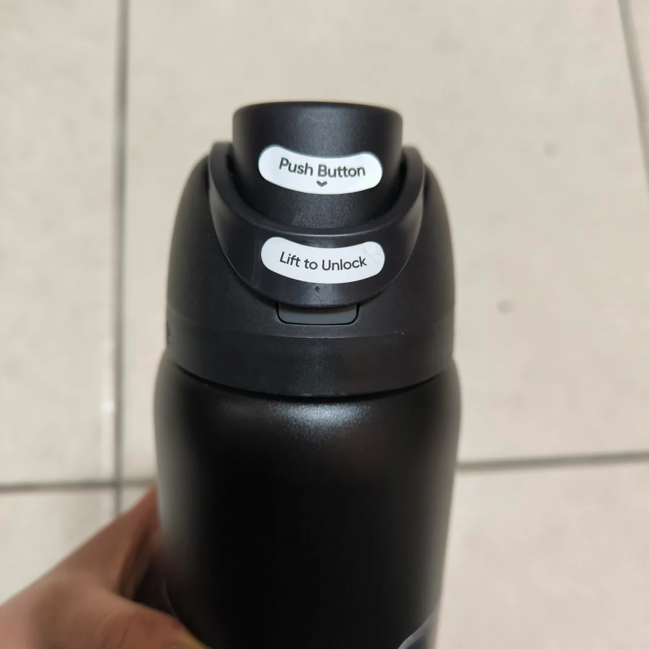 Owala black water bottle with built-in straw — photo 2