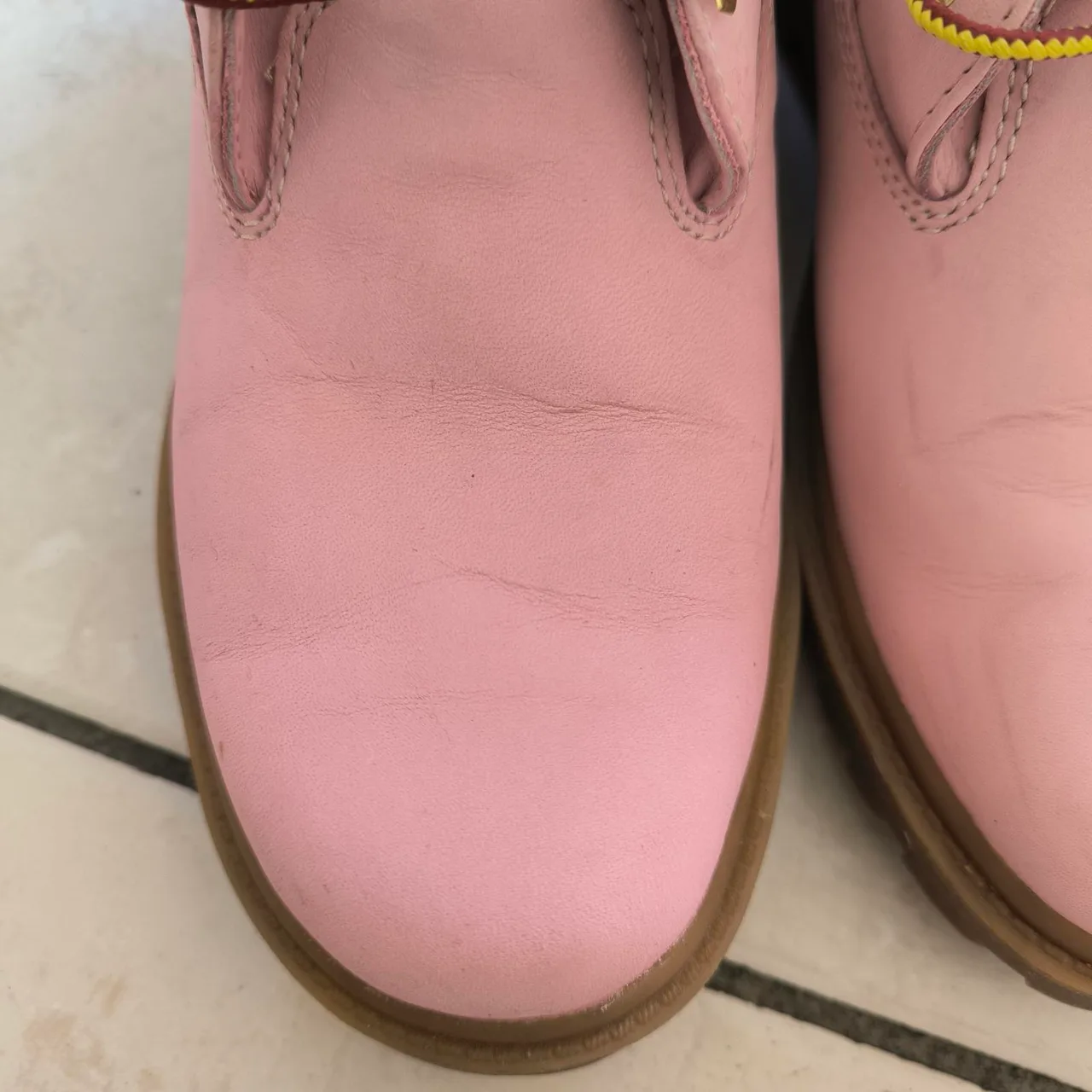 Pink boots with yellow laces size US 8 — photo 4